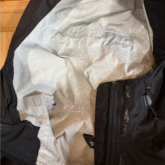The North Face Women’s DryVent Rain Jacket - Picture 4 of 5
